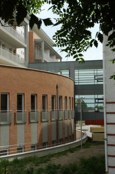 Private hospital extention in Várpalota - Apartment buildings  vicces pólók