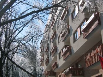Green house in Budakeszi road - Apartment buildings  vicces pólók